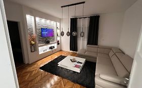 Apartman Zanic Ogulin With Pool And Jacuzzy